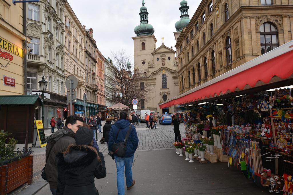 Historic Centre Apartments VI Prag Exteriör bild